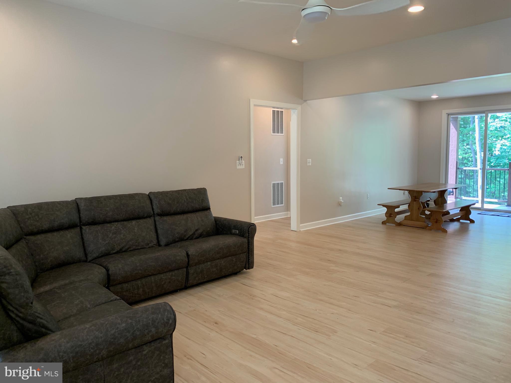 3213 Old Tanbark Road Luray, VA 22835 - Photo 15 of 93 Living room area
