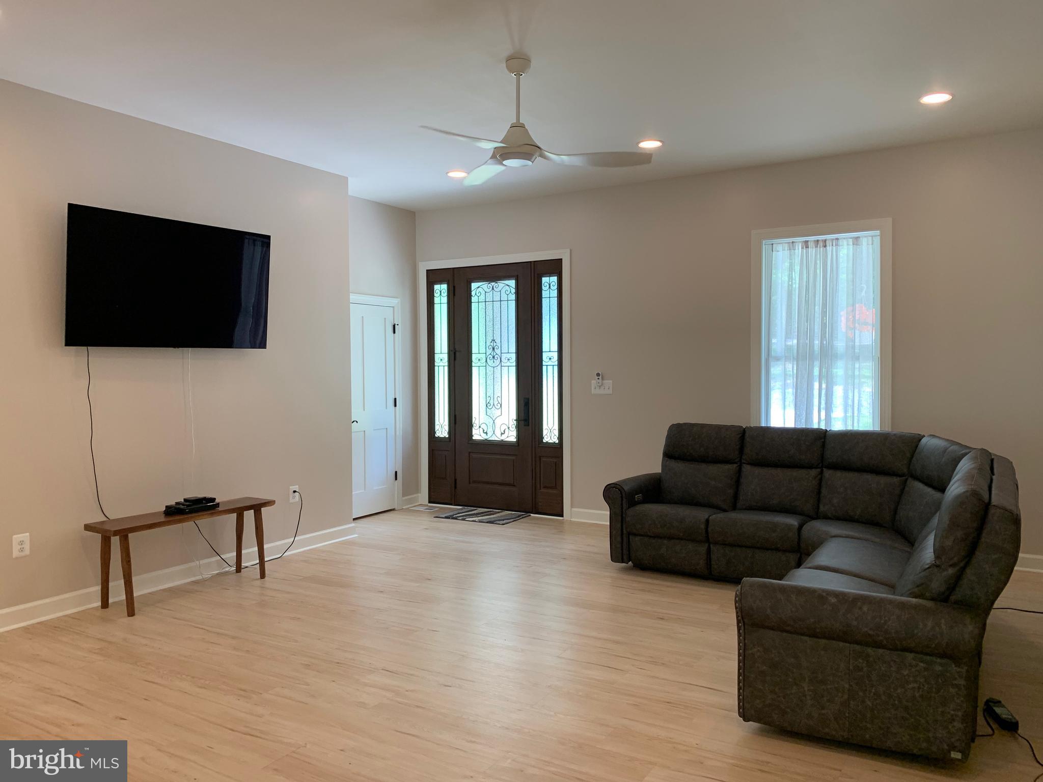 3213 Old Tanbark Road Luray, VA 22835 - Photo 16 of 93 Wall mount TV conveys