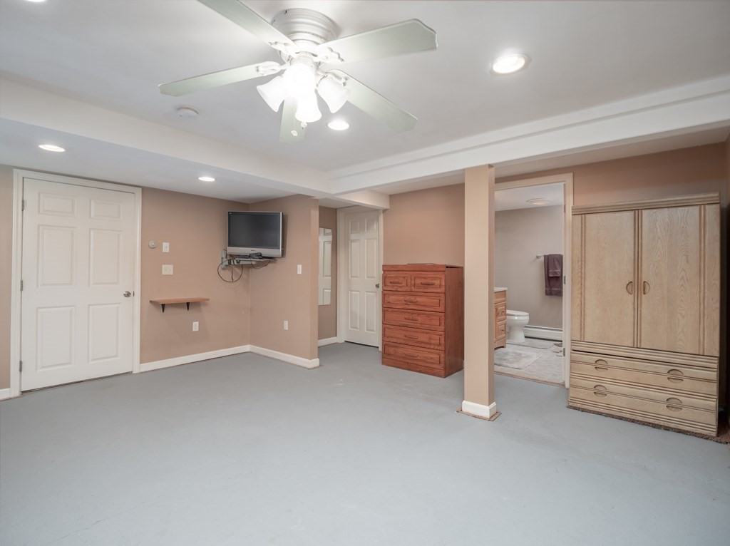281 Brooks Station Road Princeton, MA 01541 - Photo 22 of 42 en empty room with furniture and closet