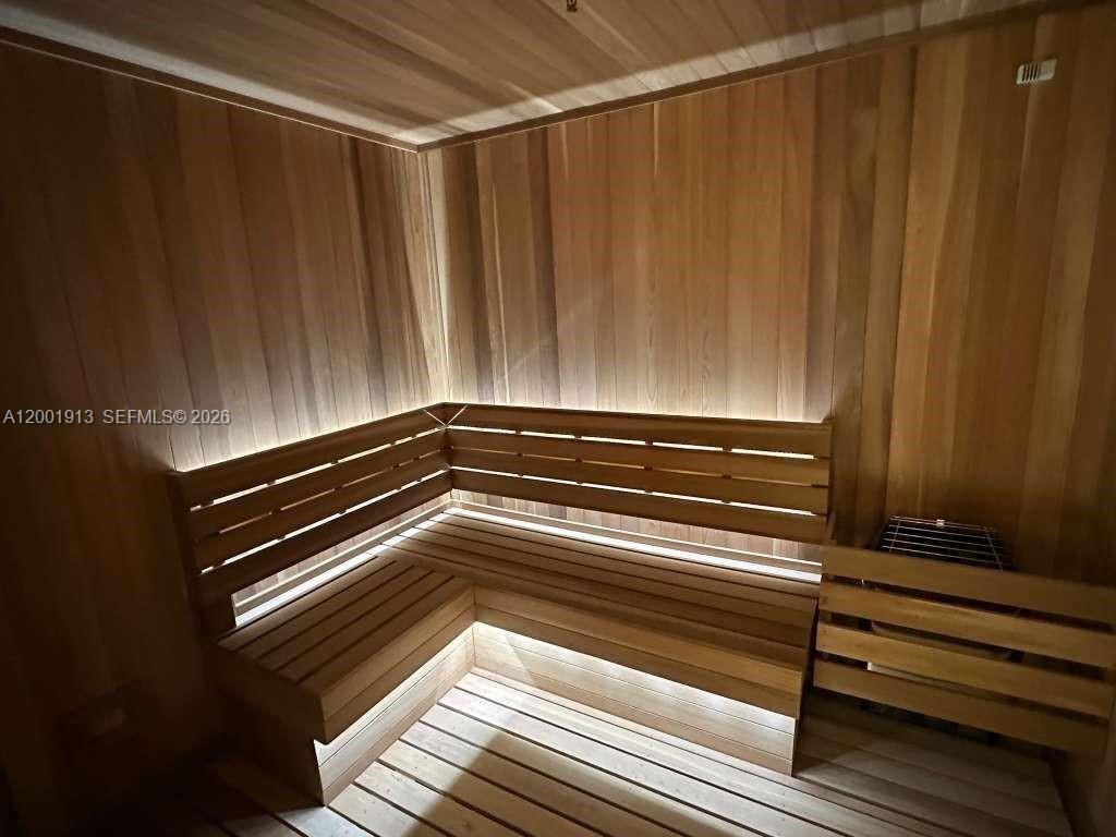 77 Southeast 5th Street, Unit 1007 Miami, FL 33131 - Photo 16 of 31