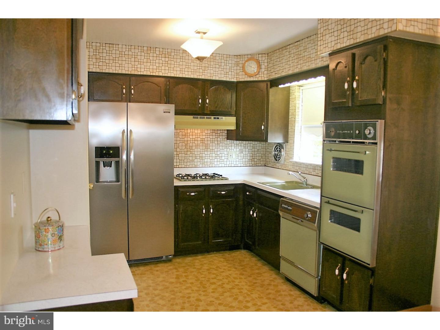9947 Sandy Road Philadelphia, PA 19115 - Photo 2 of 25 Kitchen
