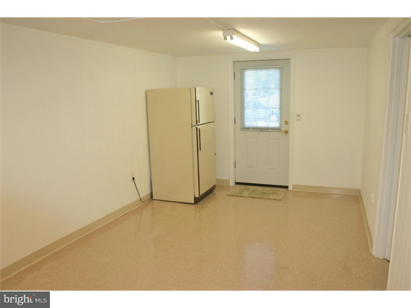 9947 Sandy Road Philadelphia, PA 19115 - Photo 18 of 25 Garage