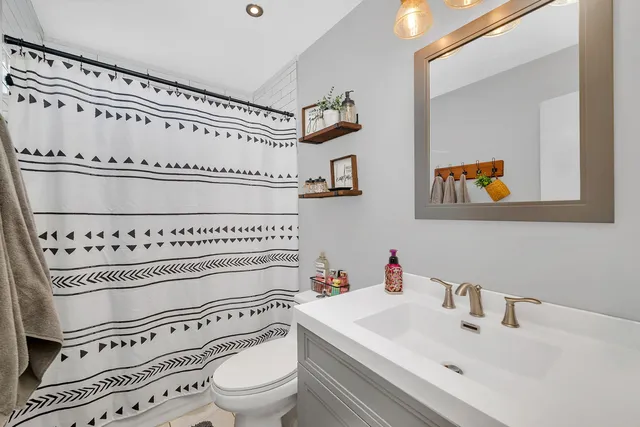 $295,000 | 323 Fairfax Avenue, Romeoville, IL 60446