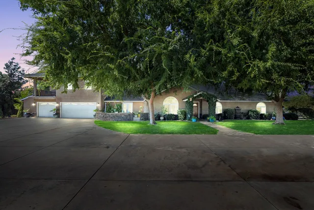 a view of road with house in background