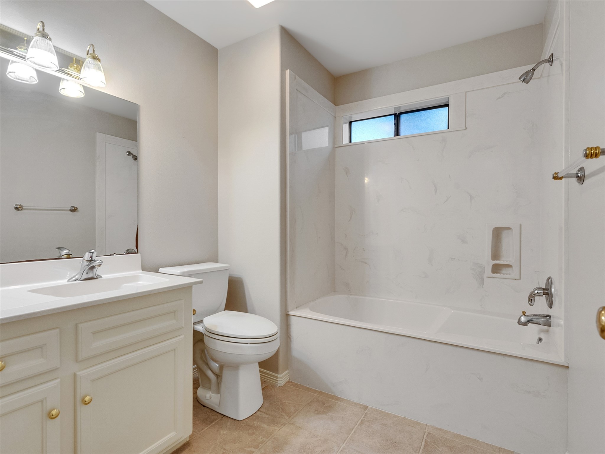 195 Coral Gables Trinity, TX 75862 - Photo 34 of 50 This is the guest bathroom and offers lots of space.