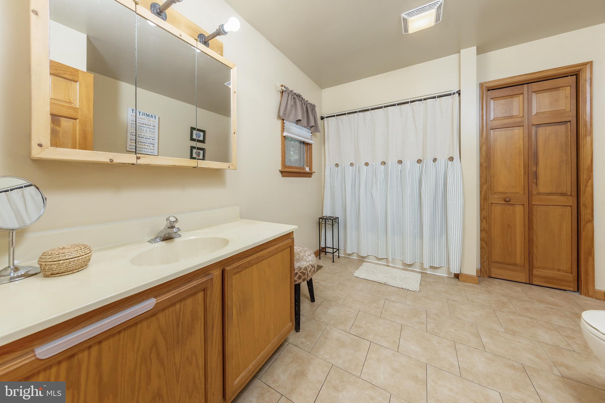 18 Dubois Road Bridgeton, NJ 08302 - Photo 13 of 37 Primary ensuite!