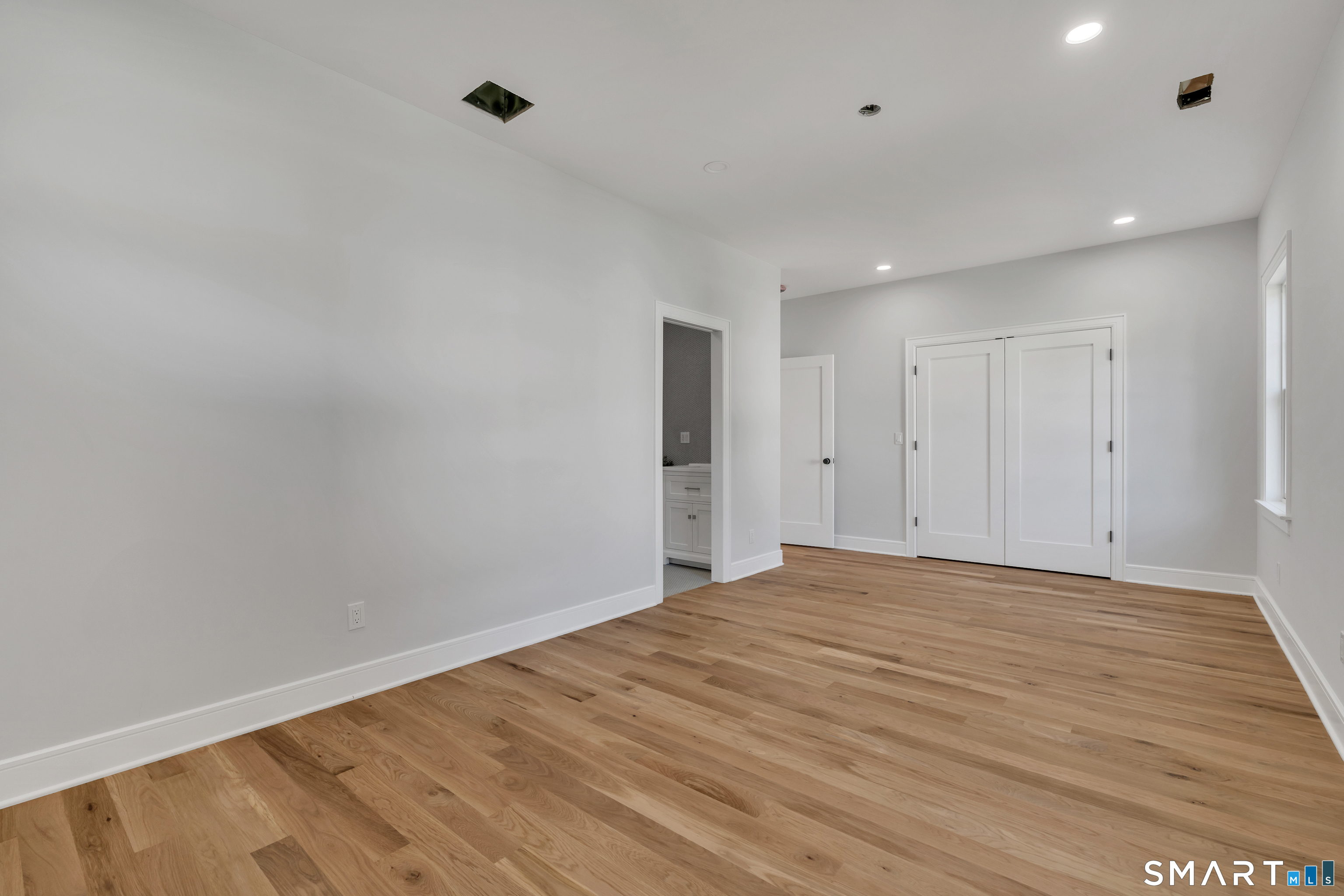 1054 Mill Plain Road Fairfield, CT 06824 - Photo 27 of 40 Gallery Image 27