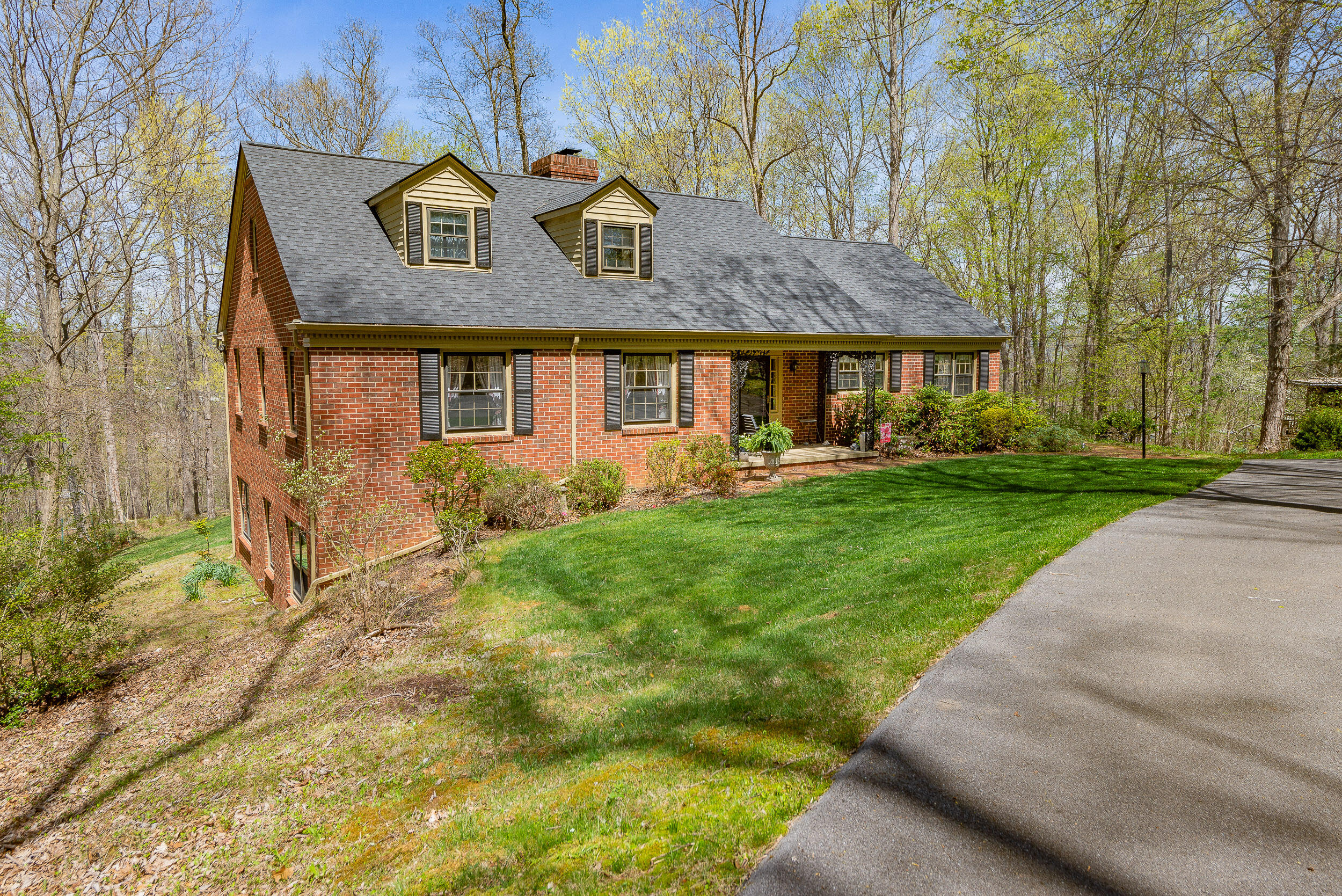 4522 Mitchell Road Kingsport, TN 37664 - Photo 2 of 79 02DSC_9920
