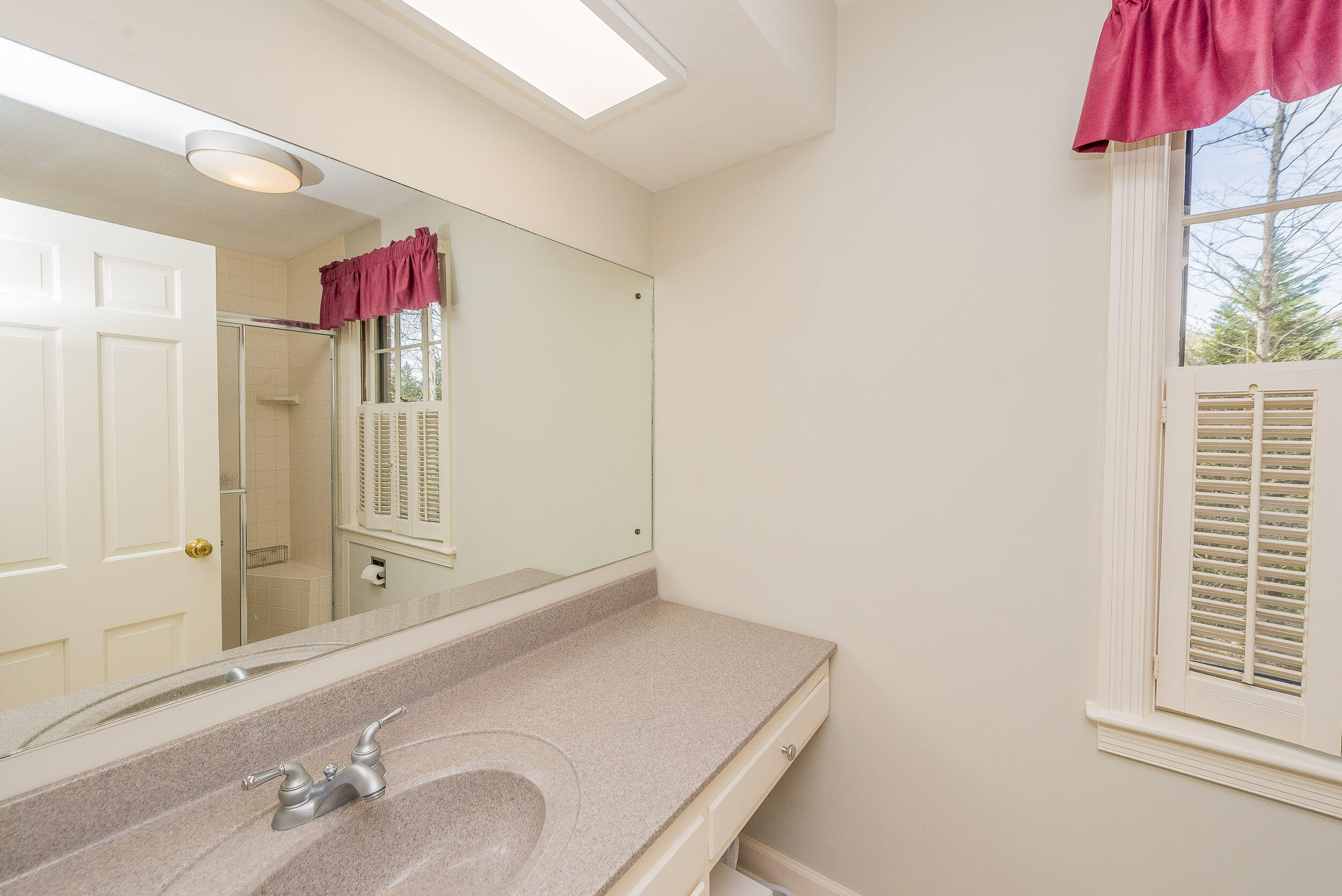 4522 Mitchell Road Kingsport, TN 37664 - Photo 30 of 79 Primary Bathroom
