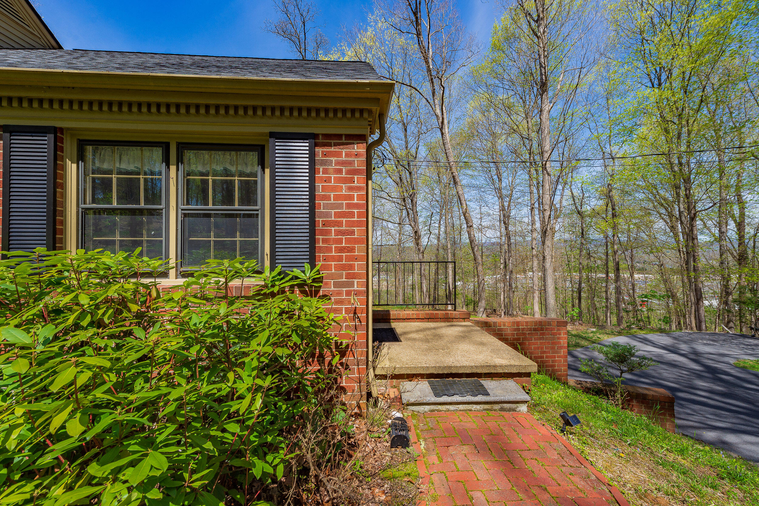4522 Mitchell Road Kingsport, TN 37664 - Photo 6 of 79 Side Entry