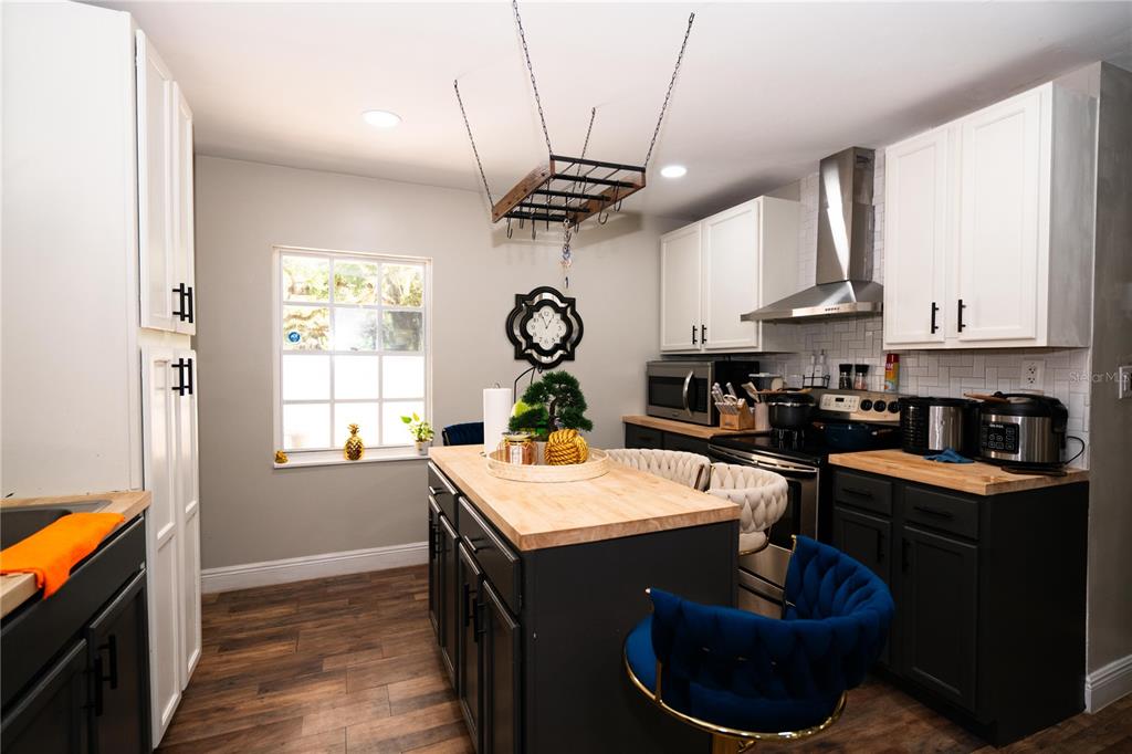 3102 Williams Road Brandon, FL 33510 - Photo 10 of 29 a kitchen with stainless steel appliances granite countertop a sink a stove and refrigerator