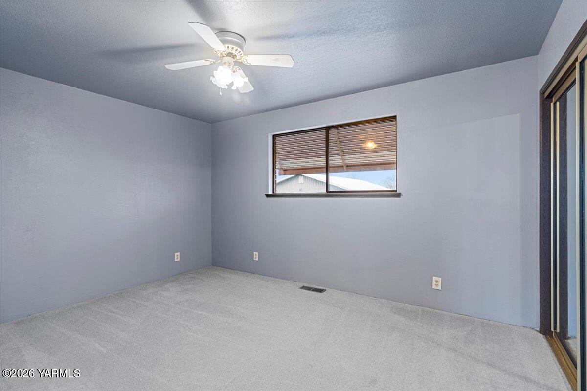1861 North Cottonwood Road Yakima, WA 98908 - Photo 21 of 35 an empty room with windows and ceiling fan
