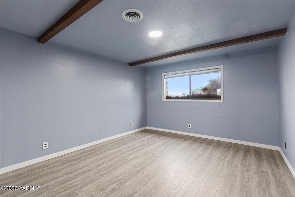 1861 North Cottonwood Road Yakima, WA 98908 - Photo 25 of 35 an empty room with wooden floor and windows
