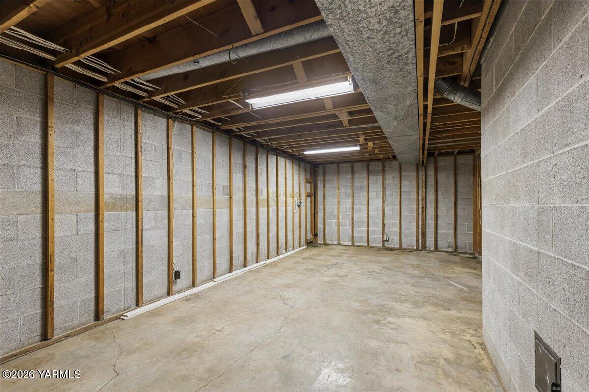 1861 North Cottonwood Road Yakima, WA 98908 - Photo 26 of 35 a view of an empty room