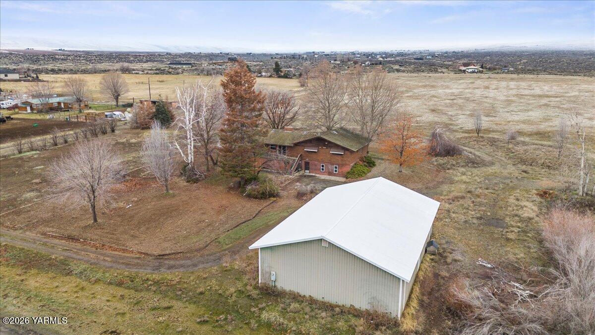 1861 North Cottonwood Road Yakima, WA 98908 - Photo 33 of 35 a view of a lake