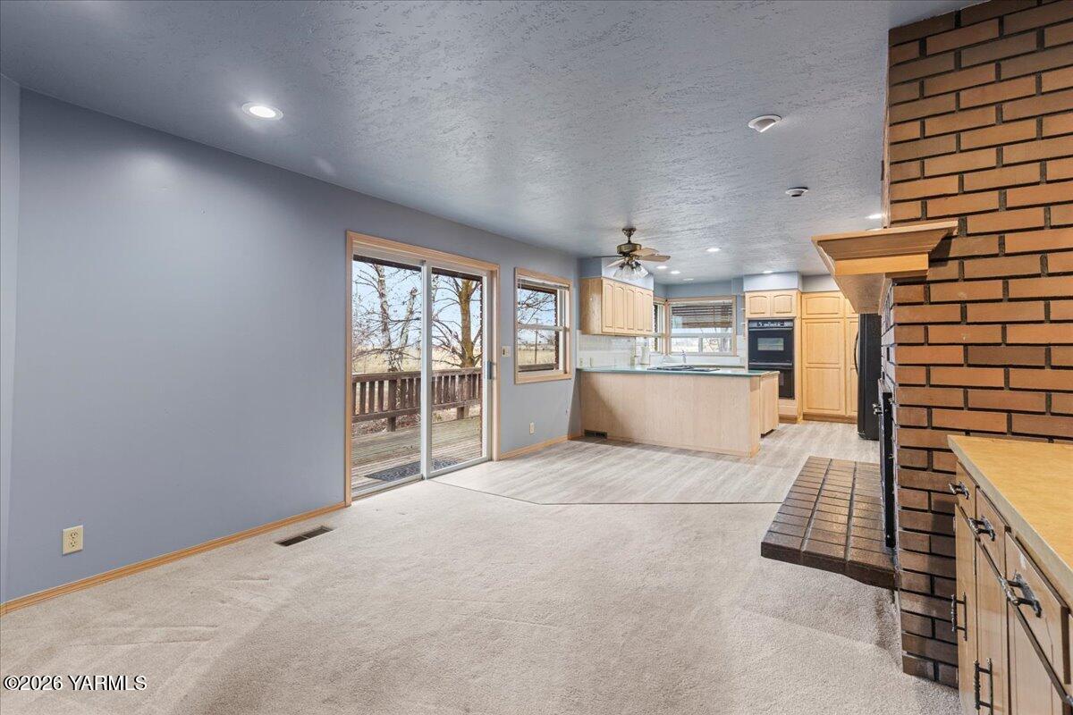 1861 North Cottonwood Road Yakima, WA 98908 - Photo 10 of 35 a room with a bed and a large window