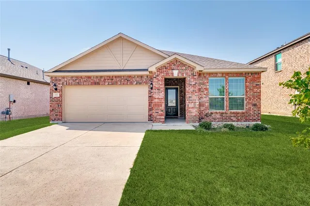 $2,200 | 421 Harbor Oaks Drive, Anna, TX 75409