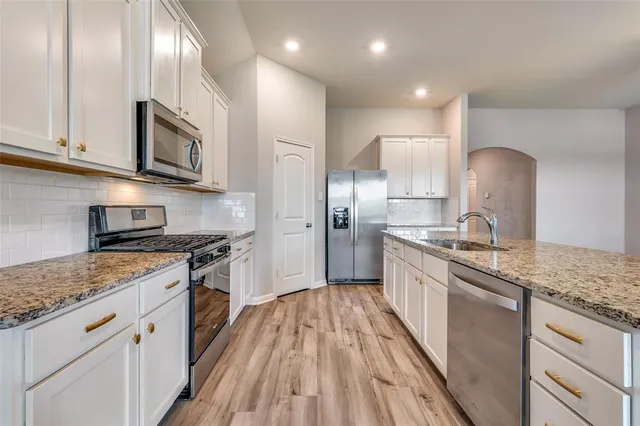 $2,200 | 421 Harbor Oaks Drive, Anna, TX 75409