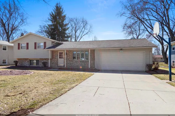 $389,900 | 1281 Valleyview Road, Green Bay, WI 54304