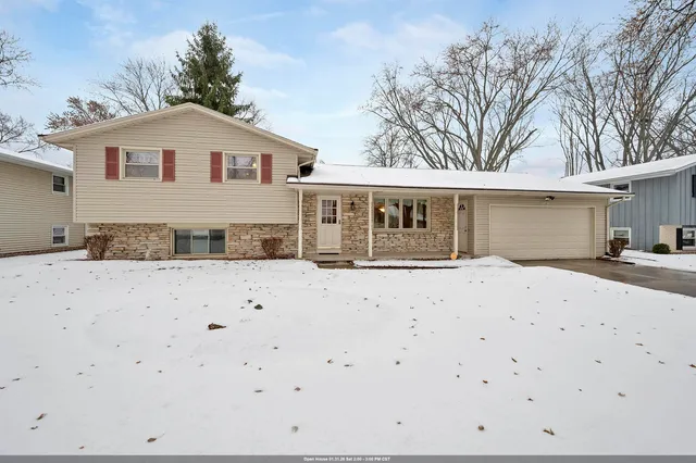 $389,900 | 1281 Valleyview Road, Green Bay, WI 54304
