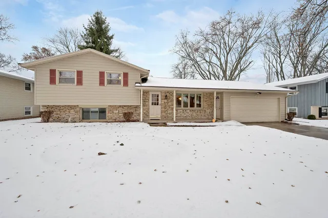 $389,900 | 1281 Valleyview Road, Green Bay, WI 54304