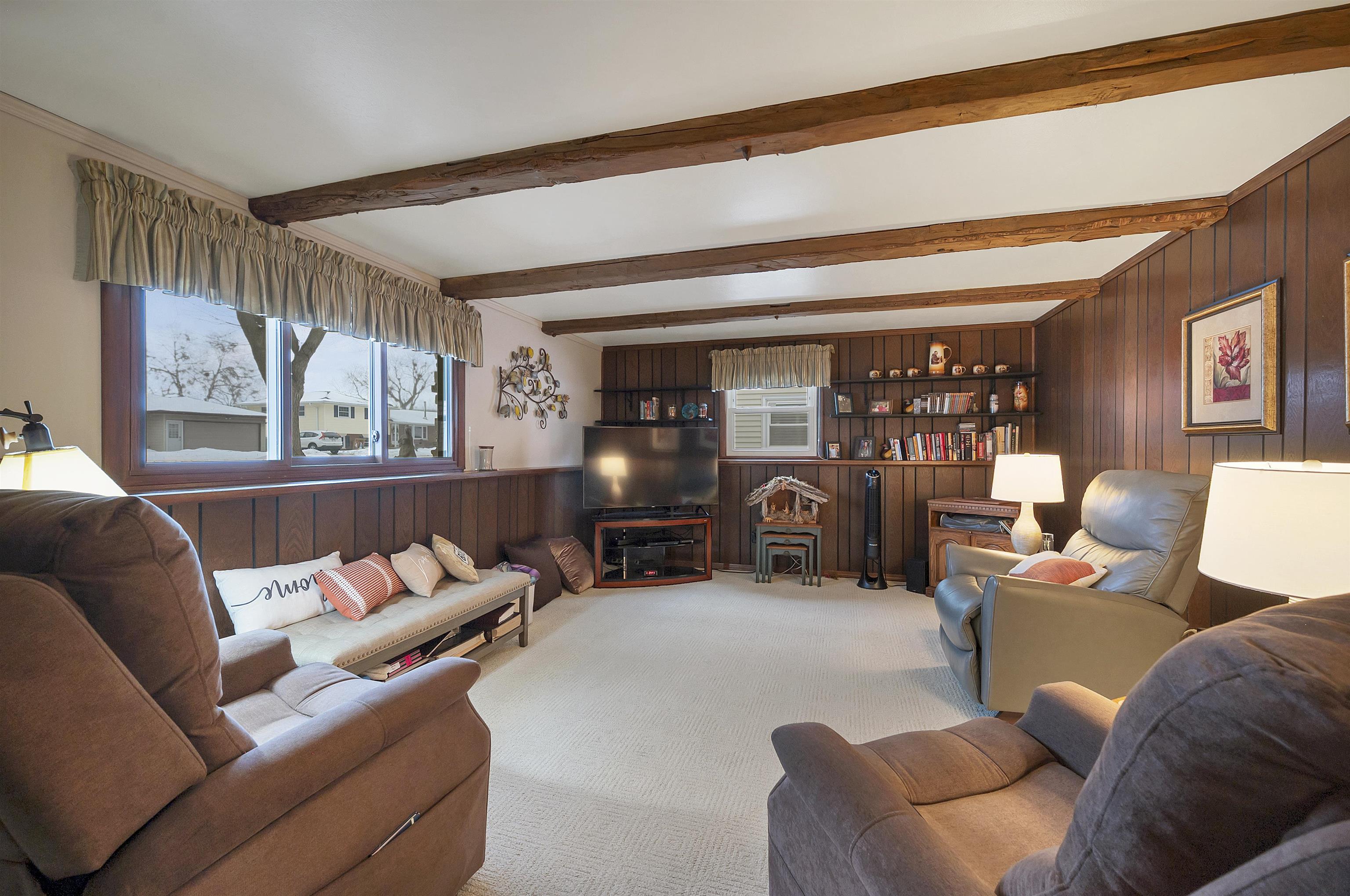 1281 Valleyview Road Green Bay, WI 54304 - Photo 4 of 51