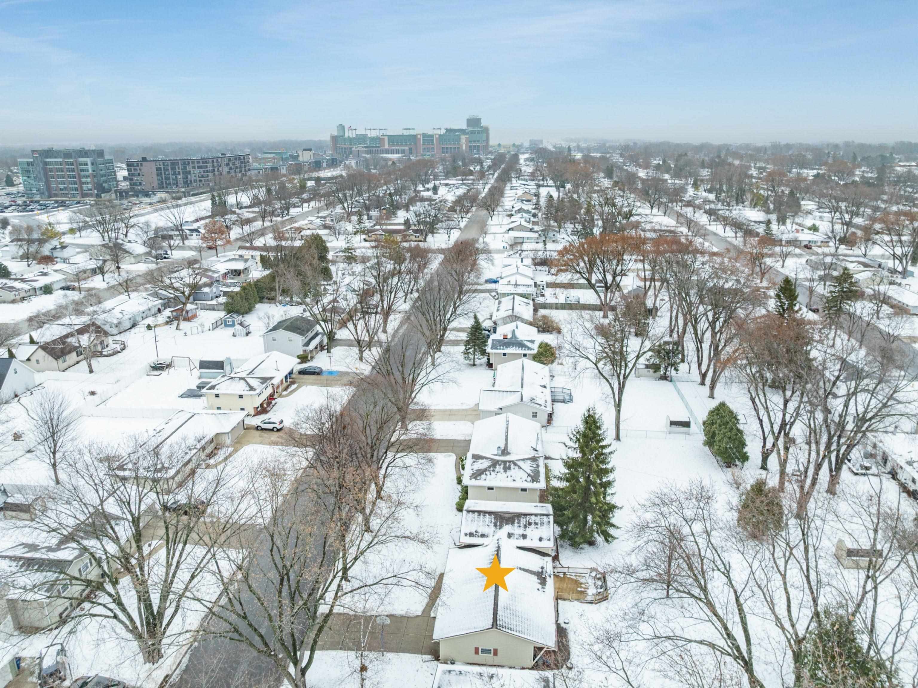 1281 Valleyview Road Green Bay, WI 54304 - Photo 8 of 51