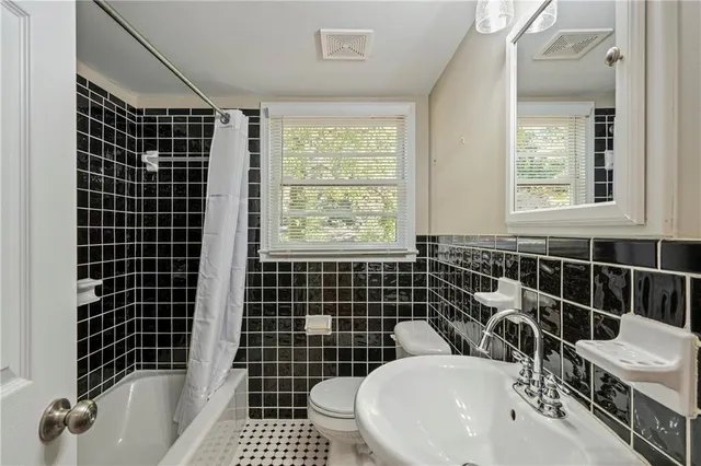 $2,200 | 3823 Kingswood Drive, Decatur, GA 30032