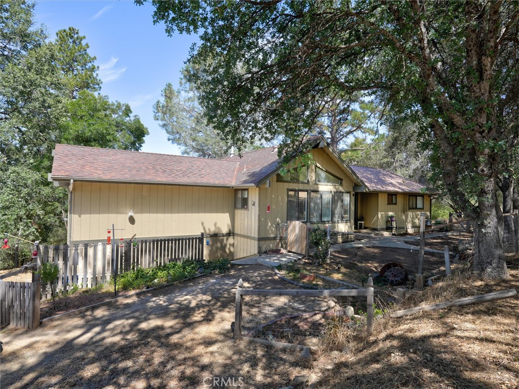 40528 Jean Road East Oakhurst, CA 93644 - Photo 2 of 42