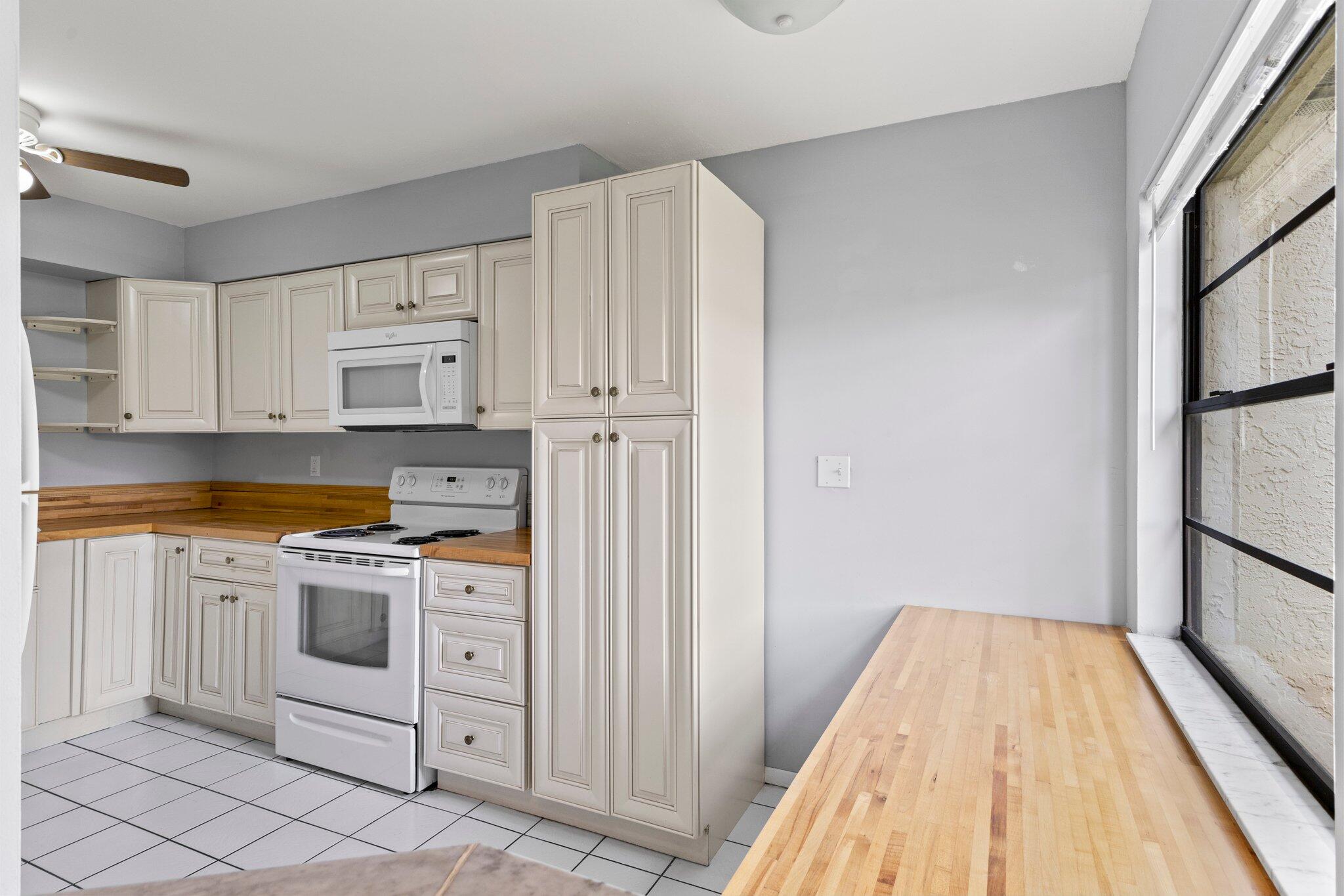 6008 Indrio Road, Unit 8 Fort Pierce, FL 34951 - Photo 7 of 30 7-web-or-mls-IMG_9832