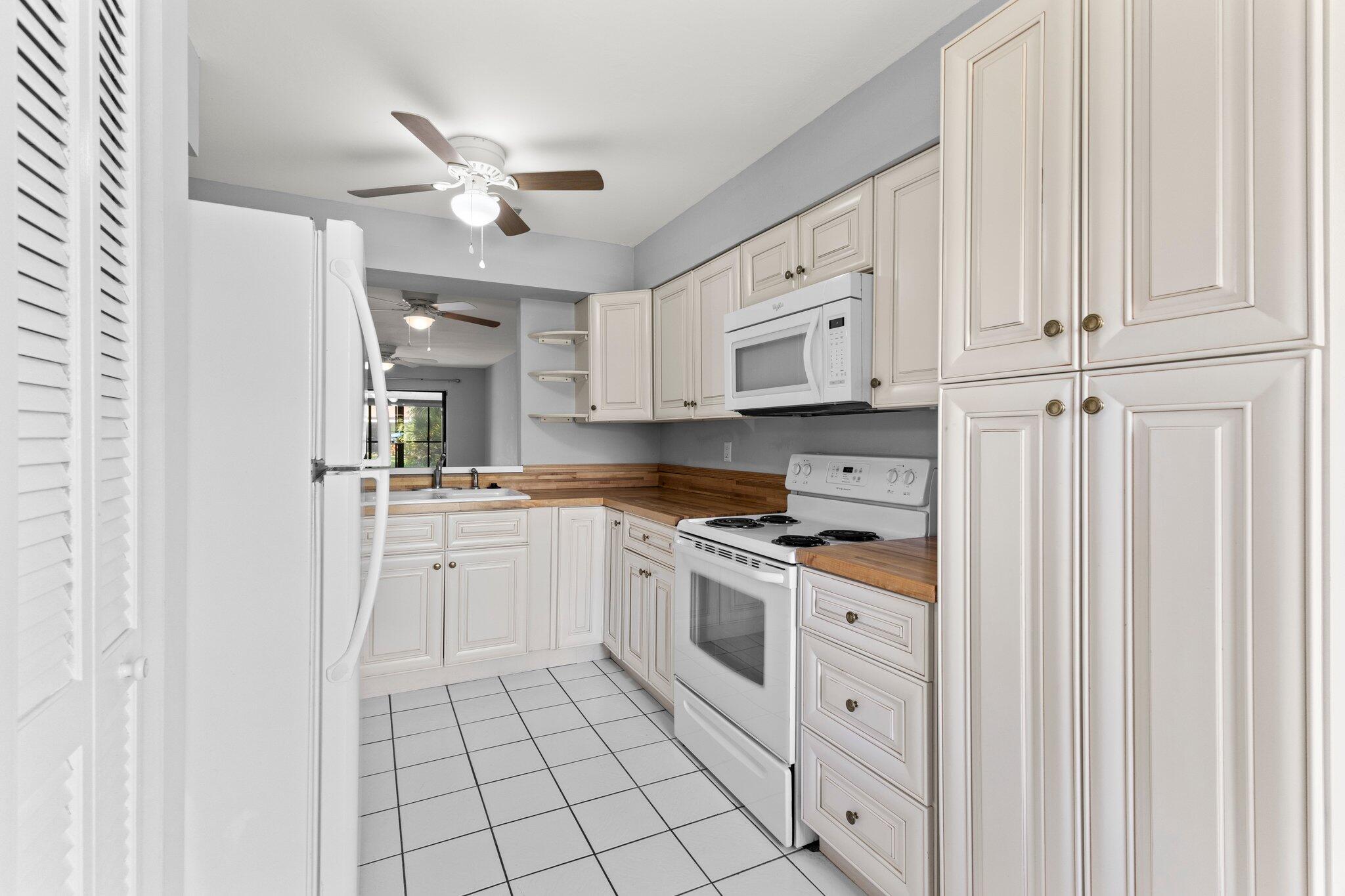 6008 Indrio Road, Unit 8 Fort Pierce, FL 34951 - Photo 8 of 30 8-web-or-mls-IMG_9787