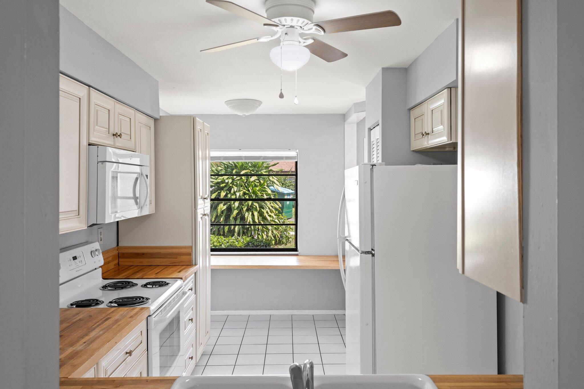 6008 Indrio Road, Unit 8 Fort Pierce, FL 34951 - Photo 9 of 30 9-web-or-mls-IMG_9798