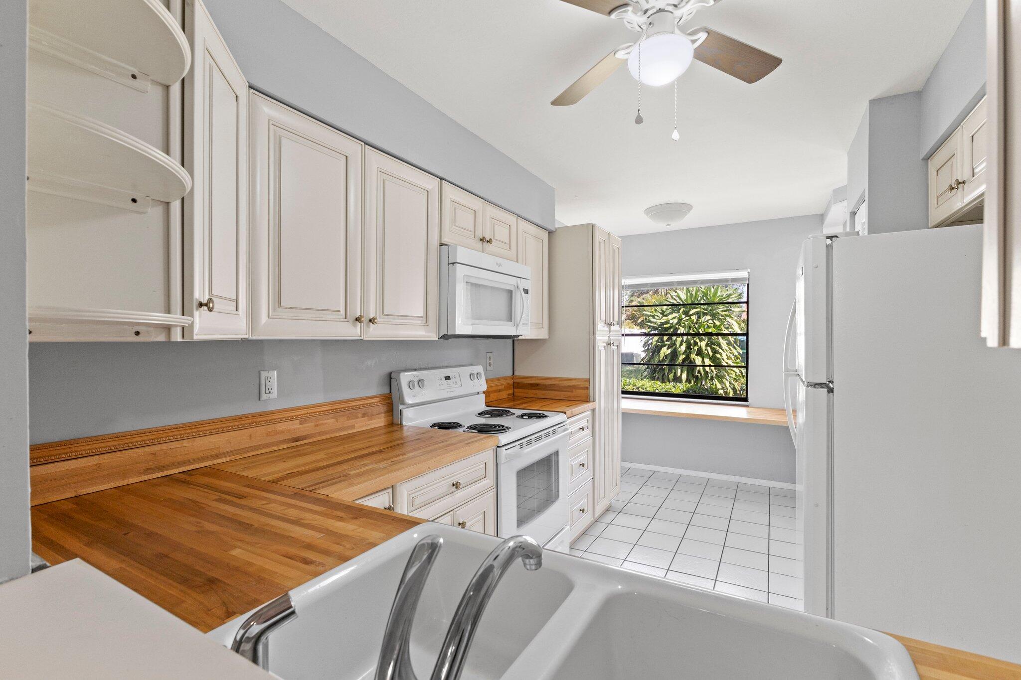 6008 Indrio Road, Unit 8 Fort Pierce, FL 34951 - Photo 10 of 30 10-web-or-mls-IMG_9793