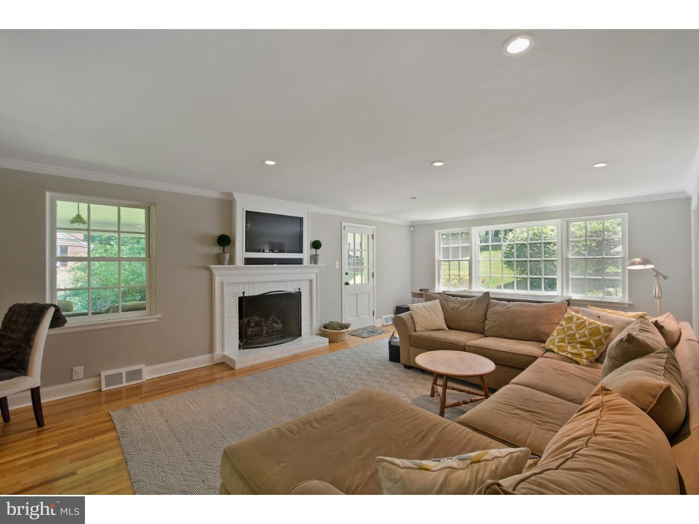 515 Bair Road Berwyn, PA 19312 - Photo 2 of 19 Living Room