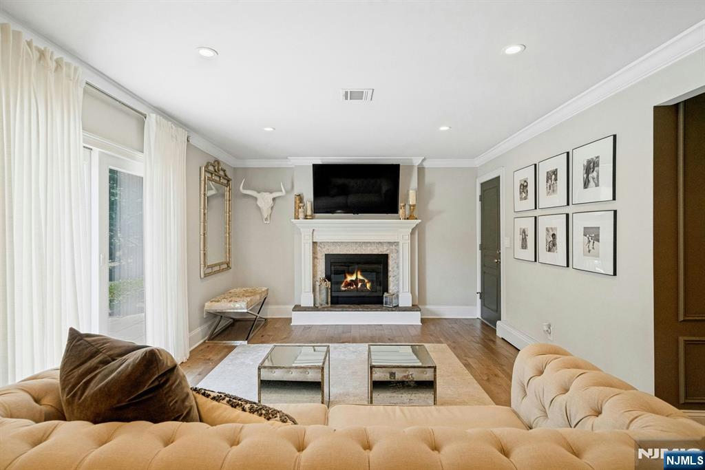 247 Oldwoods Road Franklin Lakes, NJ 07417 - Photo 5 of 26