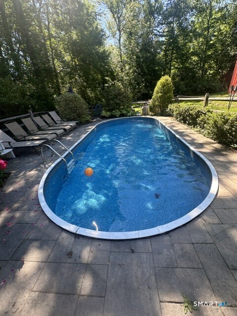 14 Peters Road Trumbull, CT 06611 - Photo 4 of 6