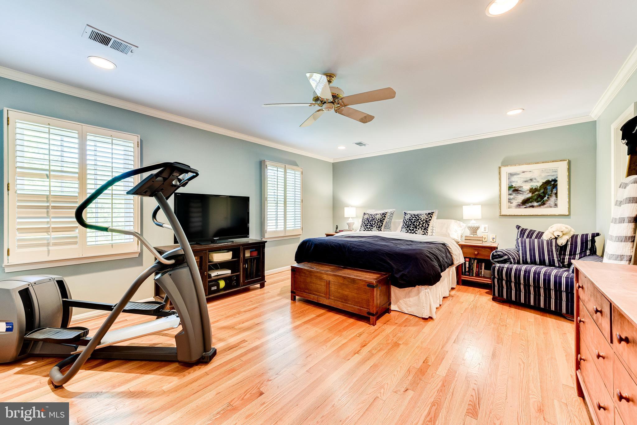 5815 Bent Twig Road McLean, VA 22101 - Photo 23 of 50 Bright primary bedroom