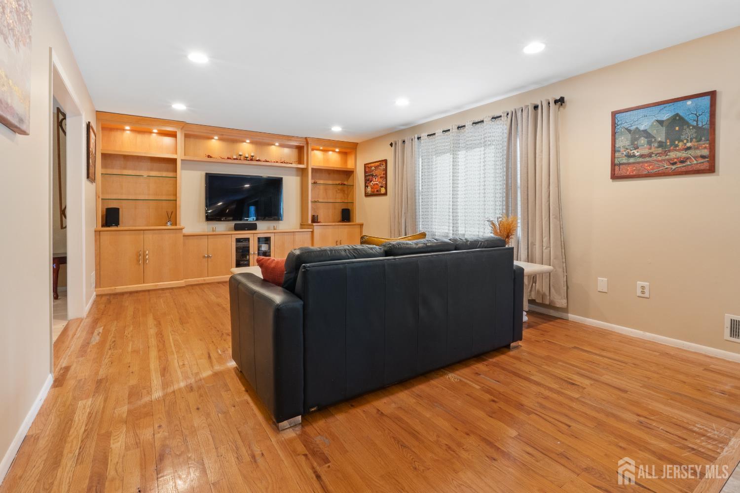 25 Cherokee Road East Brunswick, NJ 08816 - Photo 5 of 33