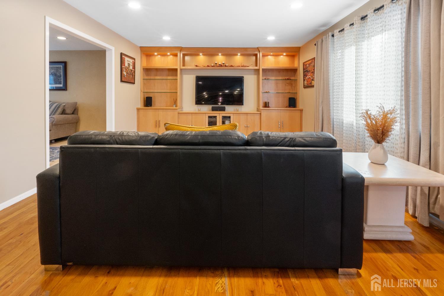 25 Cherokee Road East Brunswick, NJ 08816 - Photo 6 of 33