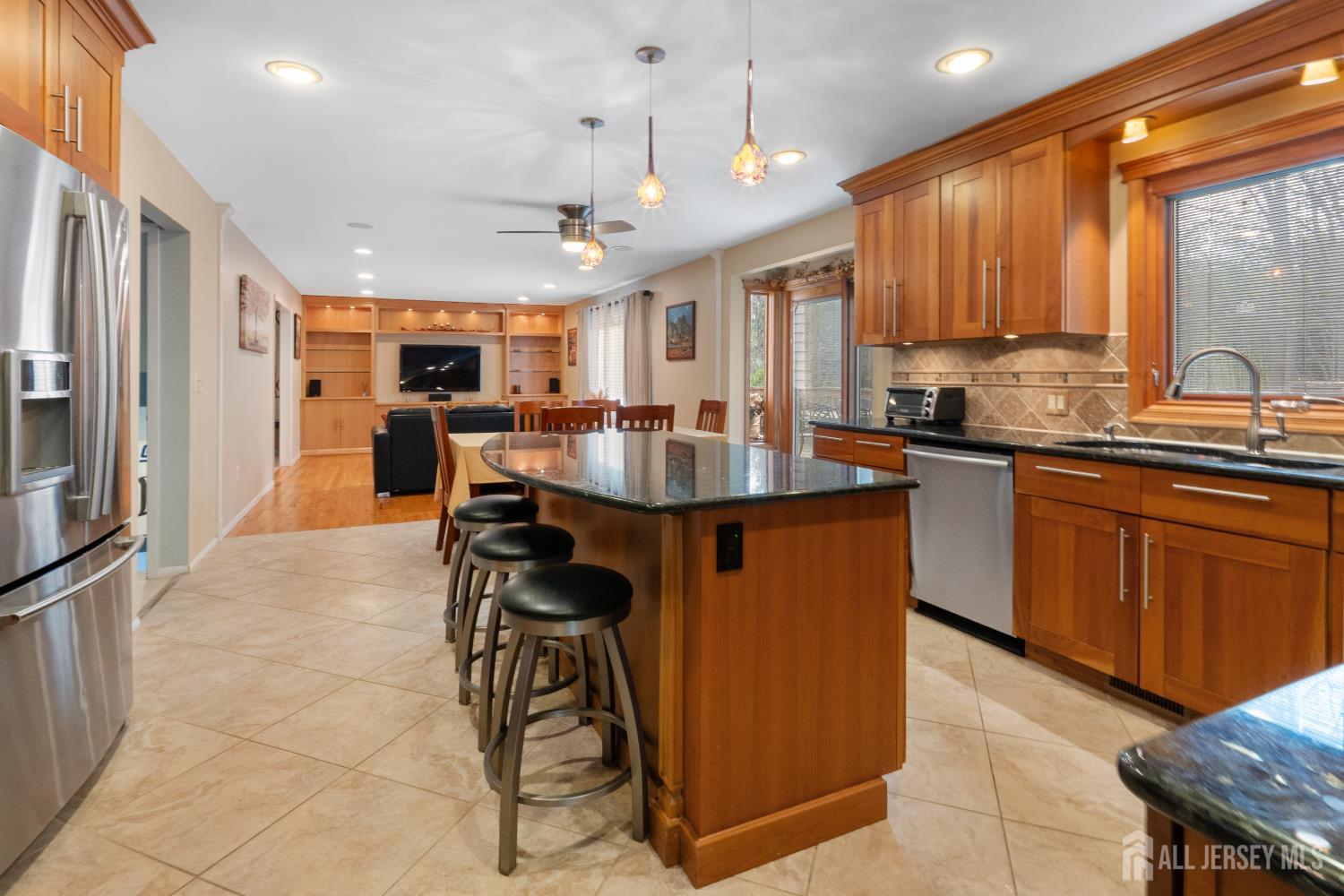 25 Cherokee Road East Brunswick, NJ 08816 - Photo 7 of 33