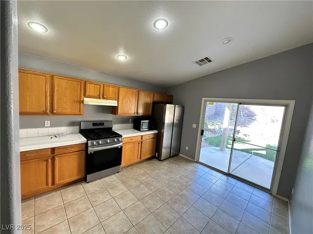 $2,000 | 3249 River Glorious Lane, Las Vegas, NV 89135