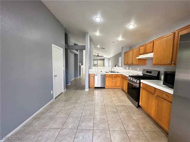 $2,000 | 3249 River Glorious Lane, Las Vegas, NV 89135