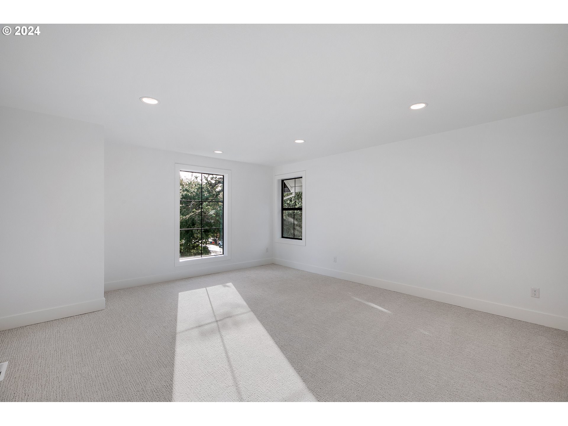 5527 Southwest Childs Road Lake Oswego, OR 97035 - Photo 27 of 43 Gallery Image 27