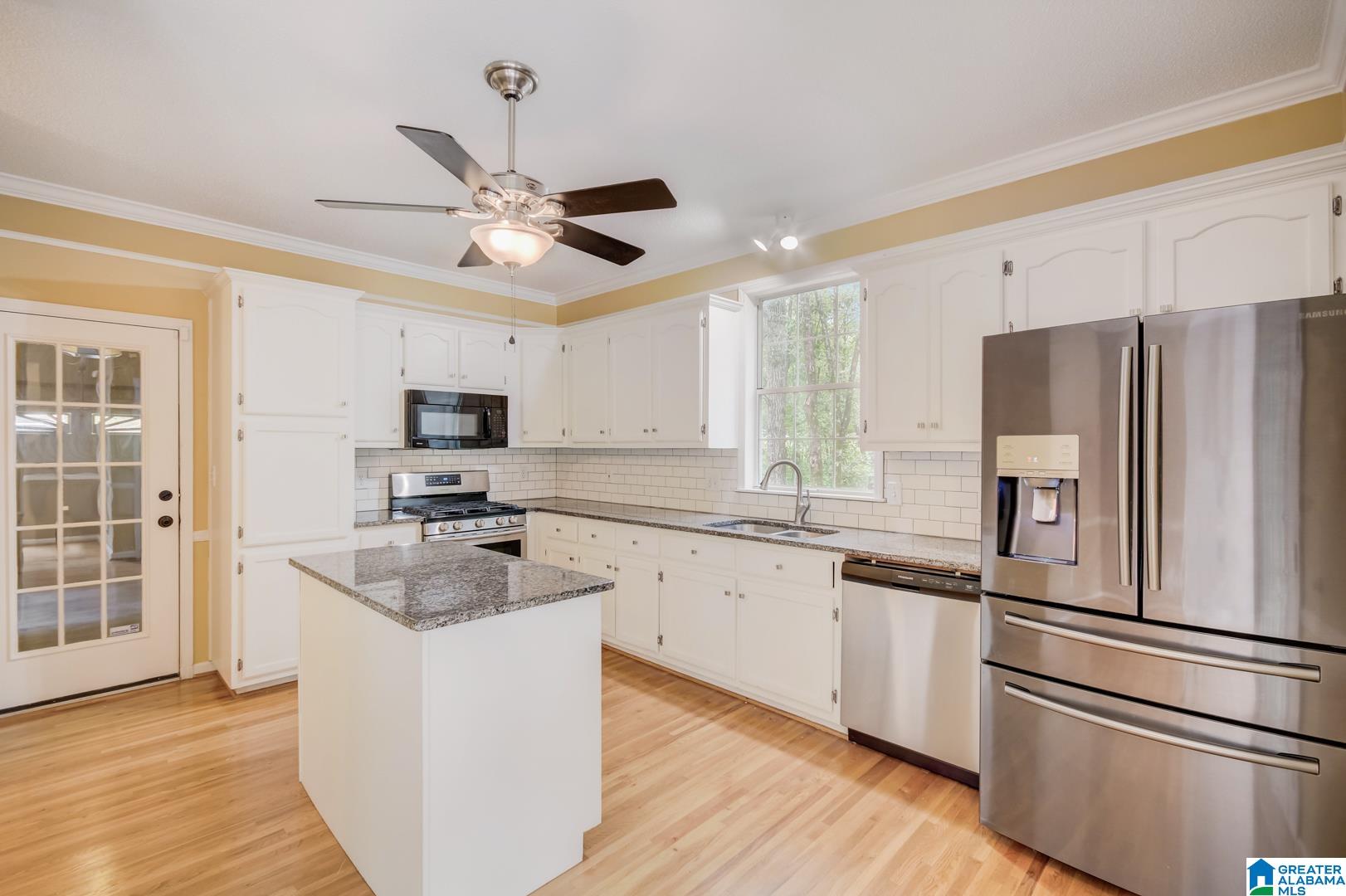 209 Thompson Road Alabaster, AL 35007 - Photo 4 of 30