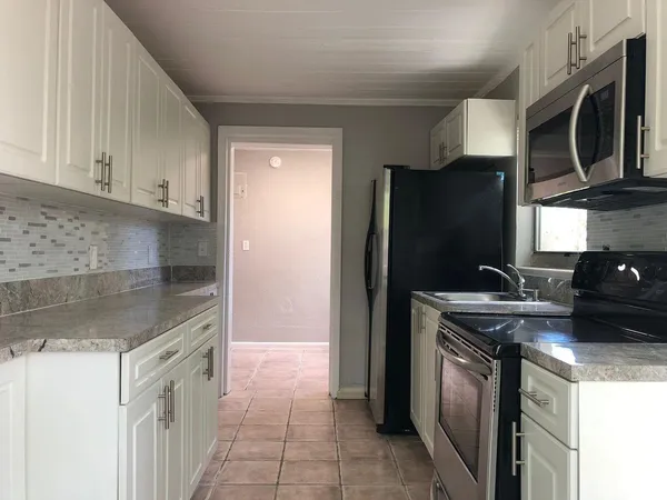 $1,000 | 1069 West 30th Street, Unit 6, Riviera Beach, FL 33404