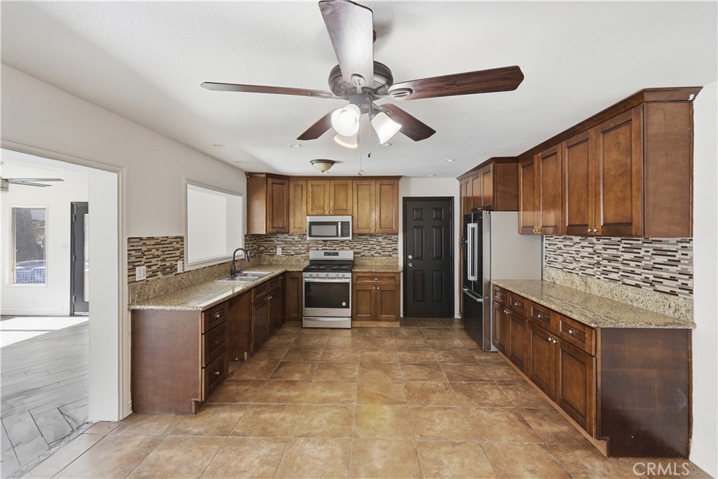 2511 Spring Meadow Lane Highland, CA 92346 - Photo 13 of 52