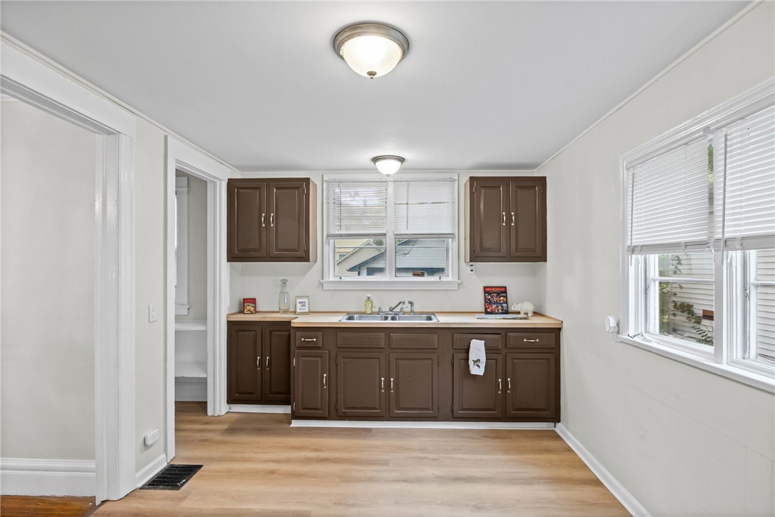 380 Sawyer Street Rochester, NY 14619 - Photo 11 of 36