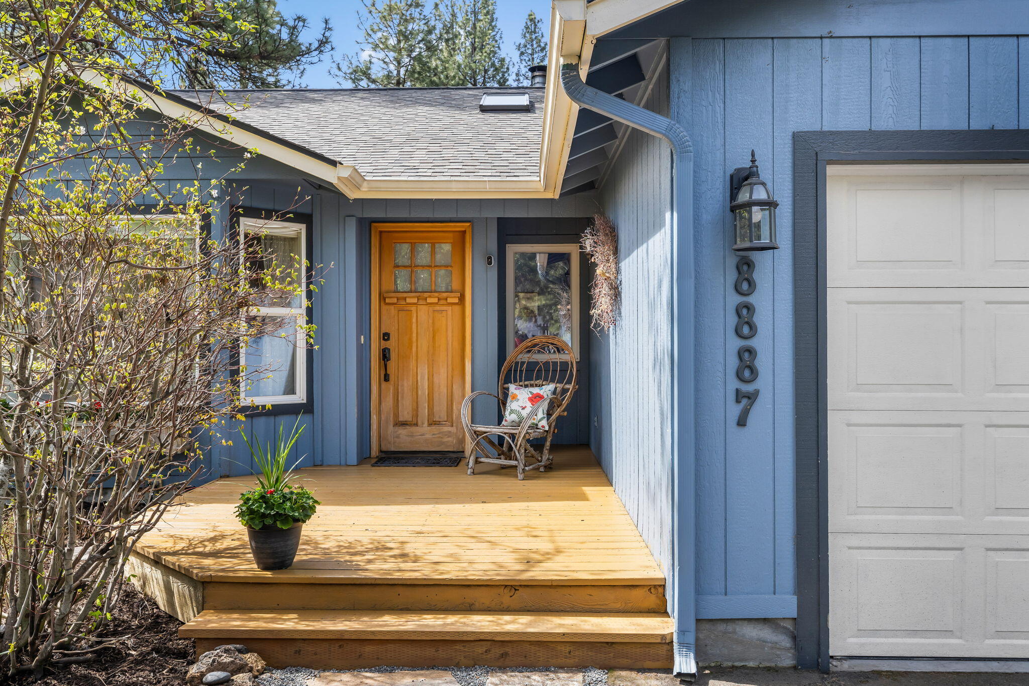 18887 Choctaw Road Bend, OR 97702 - Photo 14 of 38 Sun filled front porch