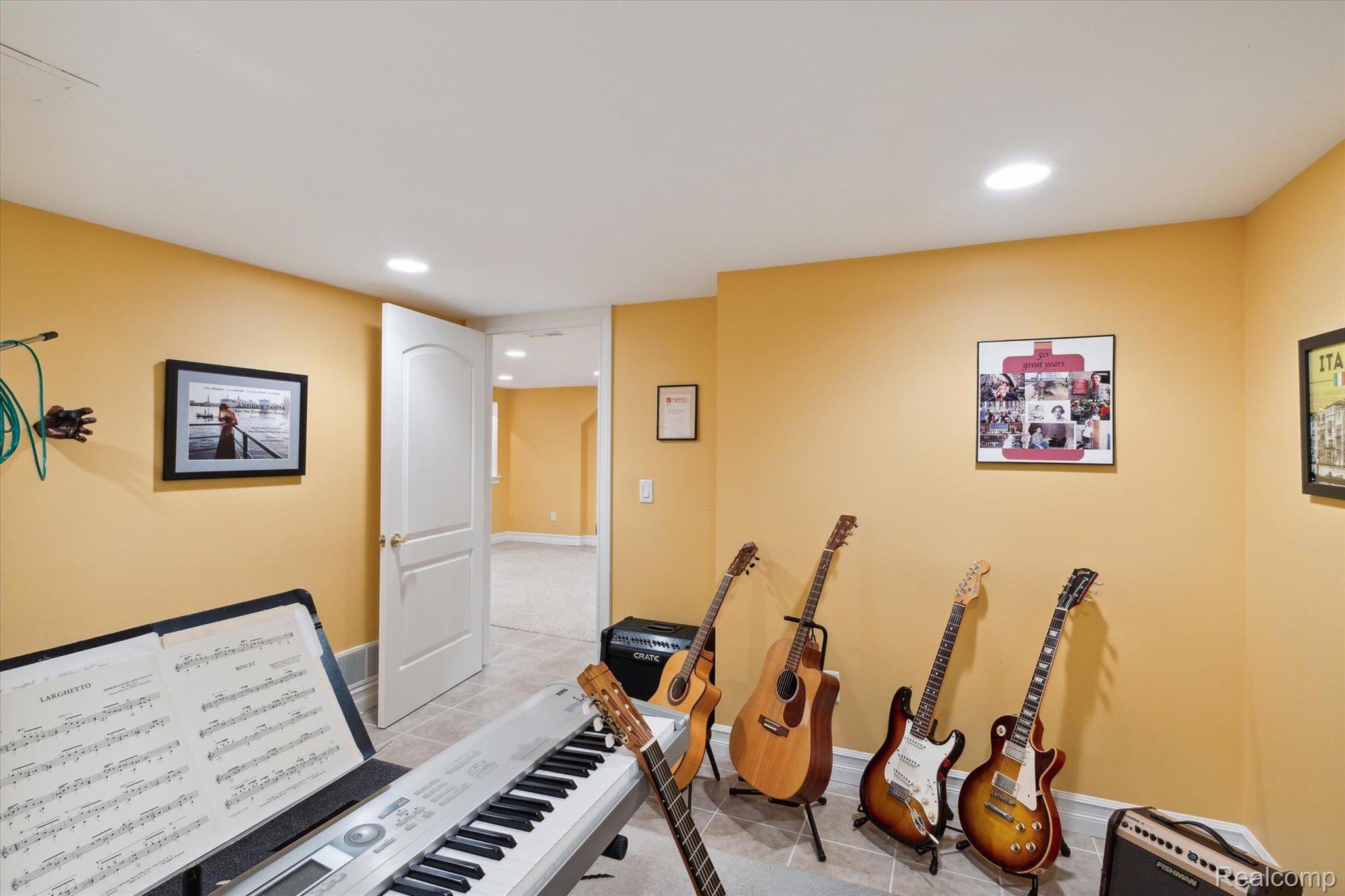 18887 Van Road Livonia, MI 48152 - Photo 45 of 78 Gallery Image 45