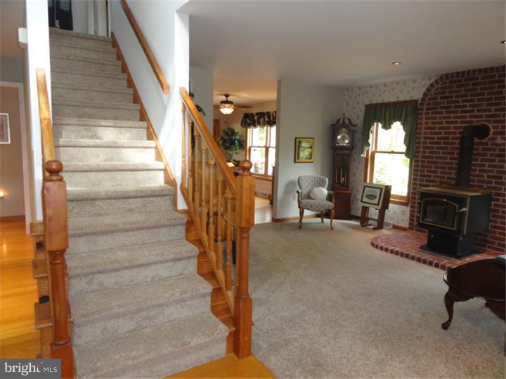 2684 Upper Ridge Road Pennsburg, PA 18073 - Photo 4 of 25 Foyer